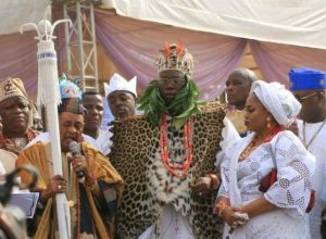 The Alaafin of Oyo Oba Lamidi Adeyemi left makes his speech at the event