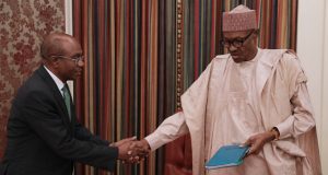 Photo: Emefiele Briefs Buhari On CBN’s Activities