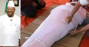 Photo: How Senator Serubawon Adeleke Was Buried