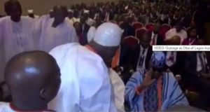 Oba Of Lagos Under Fire For Rebuffing Ooni’s Good Gesture At Public Function