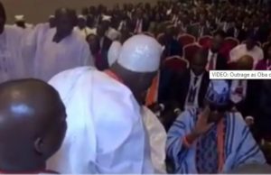 Oba Of Lagos Under Fire For Rebuffing Ooni’s Good Gesture At Public Function