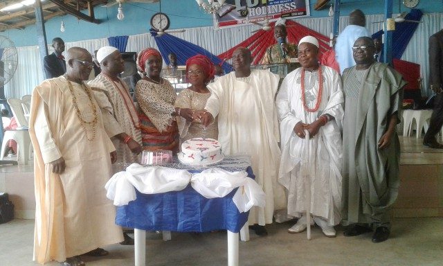 From the left: Baale of Ekotedo, Chief Taye Ayorinde, the Onjero of Ijero, Oba Sunday Oladapo, his wife, Dr (Mrs) Ronke Ojo, her husband, Dr Gbade Ojo, the presiding Pastor for the church…