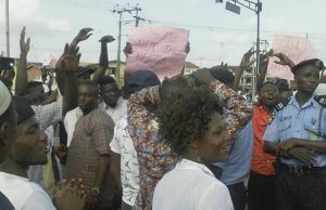 Lack Of Funding: LAUTECH Students Take Over Osogbo LAUTECH Students on the street of Osogbo...