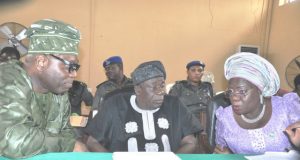 Boundary Problem: Oyo, Ogun Move To Avert Clashes From left: Secretary to Oyo state Government, Alh. Olalekan Alli, Oyo state Deputy Governor, Chief Moses Alake-Adeyemo and his Ogun state counterpart, Mrs Yetunde Onanuga during a joint meeting between Oyo and Ogun states during the boundary resolution meeting…