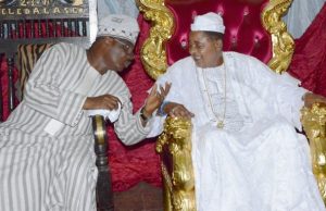 Oyo Road Projects: Residents Commend Ajimobi, Alaafin Over Resumption Of Works Oba Lamidi Adeyemi and Senator Abiola Ajimobi