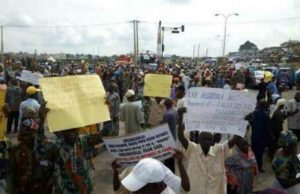 Day Retirees Went On Rampage In Osogbo Protesters in Osogbo
