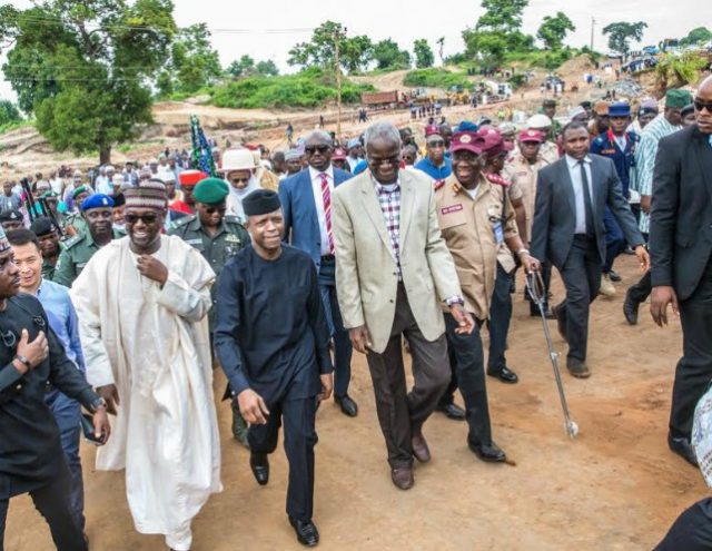 Acting President Yemi Osinbajo, SAN, visited collapsed Mokwa-Jebba Bridge for on-the-spot assessment in Niger State. He was accompanied by Niger State Gov, Alh. Abubakar Sani Bello and Min. of Power, Works & Housing, Babatunde Fashola. 10th July 2017. Photos: NOVO ISIORO.