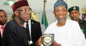 Ogbeh Says Osun Has Capacity To Make Billions Monthly From Agric Minister of Agriculture, Chief Audu Ogbhe, receiving the State emblem from Governor State of Osun, Ogbeni Rauf Aregbesola, during a courtesy visit by the minister and his entourage to Osogbo...