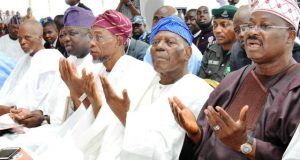 Faces At The 8th Day Fidau Of Bisi Akande’s Wife R-L: Governor of Oyo State, Senator Isiaka Ajimobi; Widower, Chief Adebisi Akande; Governor Osun, Ogbeni Rauf Aregbesola; his Lagos State counterpart, Mr. Akinwunmi Ambode and others, during the programme on Friday…