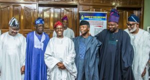 Photo: Osinbajo Witnesses Fidau Prayer For Bisi Akande’s Wife From the left: Oyo's Gov Abiola Ajimobi, Senator Bola Tinubu, Chief Bisi Akande, Ag President Yemi Osinbajo, Ogun's Gov Ibikunle Amosun, Ondo's Oluwarotimi