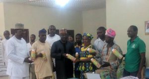 Farmers Get N360m Farm Inputs From Kwara Government Kwara State government officials with the farmers during the presentation...