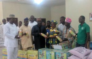 Farmers Get N360m Farm Inputs From Kwara Government Kwara State government officials with the farmers during the presentation...