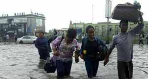 Ambode’s Government Wants Lagosians To Remain Calm As Floods Take Over State Lagosians contending with flood water