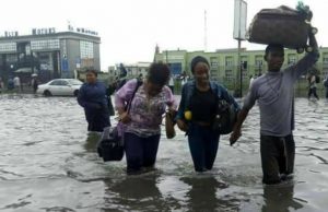 Ambode’s Government Wants Lagosians To Remain Calm As Floods Take Over State Lagosians contending with flood water