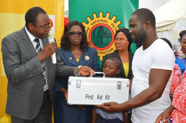 Shell’s Regional Community Health Manager, Dr. Akinwunmi Fajola, (left) presenting a First Aid box to one of the beneficiaries of the SNEPCo Health-in-Motion programme held in Gidan Mangoro community of Karu in Abuja…