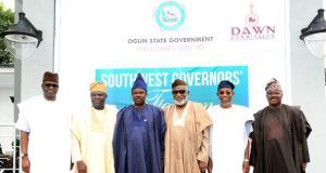 Photo: Amosun Hosts Southwest Governor’s Forum From the right - Oyo State Governor, Senator Abiola Ajimobi, Governor State of Osun, Ogbeni Rauf Aregbesola, Ondo State Governor, Arakunrin Rotimi Akeredolu, Host Governor, Senator Ibikunle Amosun, Lagos State Governor, Mr. Akinwumi Ambode and Ekiti State Governor, Mr. Ayodele Fayose, during the meeting held at Mitros Residence, Gateway Annex Ogun State…