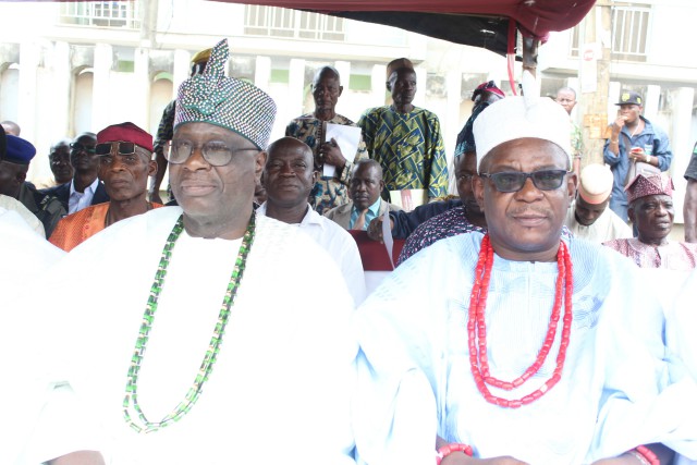 …Oba Abiodun Kola-Daisi, right… | PM Parrot