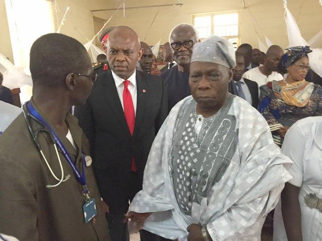Former Nigerian President, Chief Olusegun Obasanjo, UBA Group Chairman and Founder, The Tony Elumelu Foundation, Tony O. Elumelu and President of Sierra Leone, His Excellency President Ernest Koroma during their visit to the survivors of the mudslides at the Connaught Hospital in Freetown and the donation of $500,000.00 by Elumelu on Wednesday…