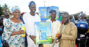 Osun Legislator Gives Out Farm Inputs To Constituency Members Chairman, Osun House of Assembly Committee on Information and Strategy representing Obokun State Constituency, Honourable Olatunbosun Oyintiloye (2nd left) presenting farm inputs to Chairman, Ibokun Majiyagbe Farmers, Omiwole Samson (2nd right) assisted by the Commissioner for Information and Strategy, Honourable Adelani Baderinwa (right) and Chief Executive Officer, Osun State Signage, Hoarding and Advertisement Agency, Mrs Dupe Ajayi-Gbadebo, during the event…