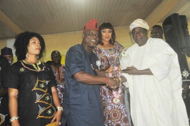 From the right: Otunba Moses Adeyemo receiving the award from TAMPAN’s President, Prince Dele Odule while the Oyo Governor of the Association, Yeye Oge Rose Odika and their Public Relations Scribe, Olusola Popoola look on…It was the grand finale of TAMPAN Oyo’s Theatre Festival Week held at Glory View Hotel, Bodija Ibadan…