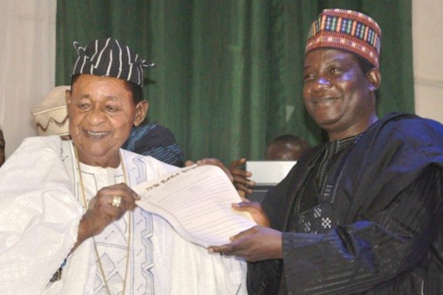 The Alaafin of Oyo, Oba Lamidi Adeyemi (left) presenting his own memorandum to the Chairman, All Progressives Committee on True Federalism (south west) and Plateau State Governor, Mr Simon Lalong