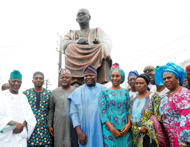 Lagos State Governor, Mr. Akinwunmi Ambode (4th right); wife of the Vice President, Mrs. Dolapo Osinbajo (3rd right); daughter of Chief Obafemi Awolowo, Mrs. Omotola Oyediran (2nd right); Ambassador Tokunbo Awolowo-Dosunmu (right); Speaker, Lagos State House of Assembly, Rt. Hon. Mudashiru Obasa (4th left); Mr. Segun Awolowo (3rd left); a family member, Mr. Tayo Shoyode (2nd left) and APC Chieftain, Chief Lanre Razak (left) during the unveiling of the new Obafemi Awolowo Statue at Lateef Jakande Road, Ikeja, on Tuesday