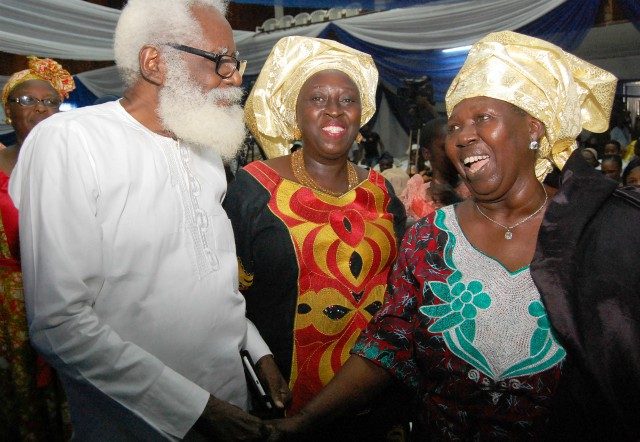 L-R: Dr Yemi Farounbi, the deceased’s daughter, Omowon and the widow, Mrs Teniola Faleti at the event…