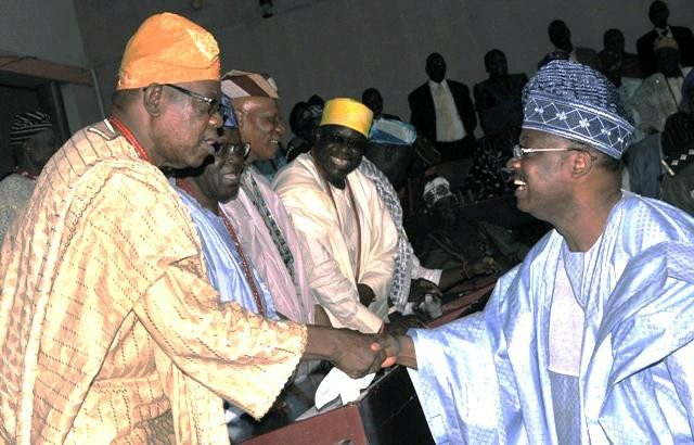 Governor Abiola Ajimobi exchanging pleasantries with Oba Lekan Balogun...