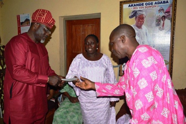 Oyo State Commissioner for Information, Culture and Tourism, Mr. Toye Arulogun (left) presenting a cheque of N5m to the Children of Late Alagba Adebayo Faleti, Mrs. Omowon (middle) and Mr. Ayoola Faleti (right), at the weekend in Ibadan.