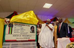 Photo: When Aregbesola Launched ‘Kaadi Omoluabi’ Ogbeni Rauf Aregbesola unveils the card…with him is Managing Director, Chams, Mr.Femi Williams and others, at Ilesa Government High School, Ilesa…