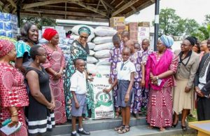 Oyo Governor’s Wife, Florence Ajimobi Fetes Vulnerable Children Mrs Florence Ajimobi with the children and others during the presentation programme...