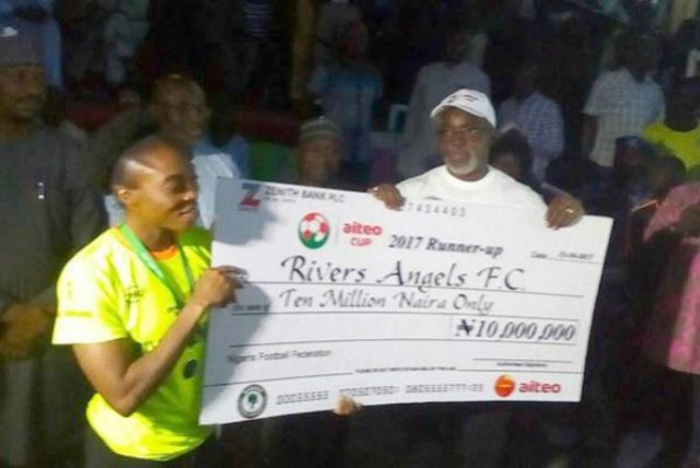 Rivers Angels...being congratulated by Amaju Pinnick of NFF...
