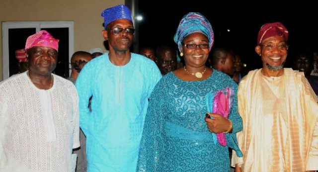 Osun’s Governor Rauf Aregbesola (right); former Chief Press Secretary to former Osun Governor Olagunsoye Oyinlola, Mr Lasisi Olagunju (2nd left) and his wife; his former Boss, Prince Olagunsoye Oyinlola (left) at the get-together dinner…