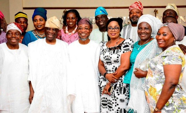 Osun’s Governor Rauf Aregbesola (3rd left), Chairman Iwude Ijesa Planing Committee, Chief Olu Falomo (2nd left), Vice Chairman, Prof. Olu Odeyemi (left), Chairman Publicity Committee, Barrister Dupe Ajayi Gbadebo (2nd right), Special Adviser to the Governor on Culture and tourism, Hon. Taiwo Oluga (3rd right) and others during the visit…