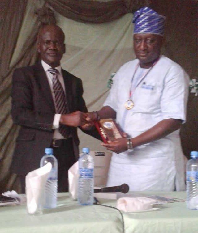 The Caretaker Chairman of Aare Latoosa LCDA, Bashorun Adekunle Oladeji (right) presenting award plaque to Hon. Adeleke Afeez Adegbenga, member Oyo State House of Assembly…