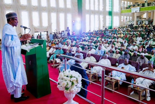 Buhari addressing community leaders in Kano