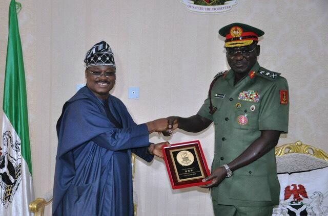 Lt General Tukur Buratai (right) presenting a plaque to Oyo state governor, Senator Abiola Ajimobi during the visit…