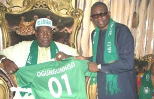 Wife’s Death: NFSC Condoles With Olubadan The Olubadan of Ibadanland, Oba Saliu Adetunji receiving his jersey as a Patron of the Nigeria Football Supporters' Club from Okumagba...