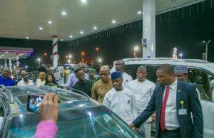PDP To Buhari’s Government: We Say No To Fuel Price Hike Vice President Yemi Osinbajo, in blue cap, at one of the Petrol Stations in Lagos...