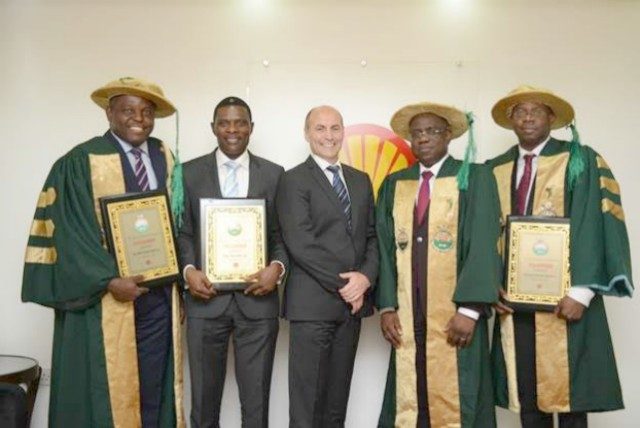 L-R: Projects Delivery and Assurance Manager of Shell Petroleum Development Company, Walter Egemba; Project Manager Bonga South West of Shell Nigeria Exploration and Production Company, Woji Weli; Vice President, Shell Nigeria and Gabon, Peter Costello; Managing Director of SNEPCo, Bayo Ojulari; and SNEPCo Engineering Manager, Debo Oladunjoye; at a reception by Costello for them as Fellows of the Nigeria Society of Engineers in Lagos…on Tuesday…