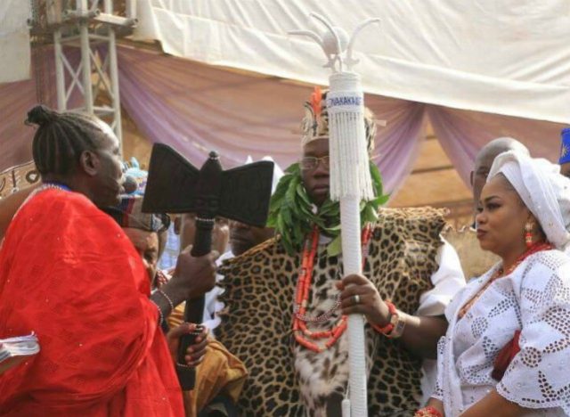...the Aare Ona Kakanfo, Dr Gani Adams gets his tools of Office...