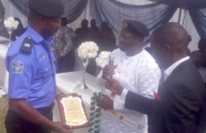 Oyo Chief Judge Identifies How Justice Delivery Can Be Enhanced Oyo State JUSUN Chairman, Comrade Kayode Martins (right) assisting the Oyo State Chief Judge, Justice Muktar Abimbola to present an award of excellence to PPRO Oyo State, Adekunle Ajisebutu