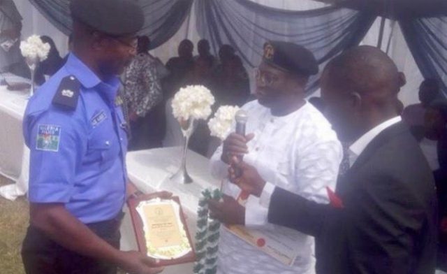 Oyo State JUSUN Chairman, Comrade Kayode Martins (right) assisting the Oyo State Chief Judge, Justice Muktar Abimbola to present an award of excellence to PPRO Oyo State, Adekunle Ajisebutu