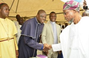 Photo: Osun Government Holds Inter-Religious Prayers To Usher In 2018 Osun’s Gov Rauf Aregbesola, exchanging greetings with the State Vice Chairman of Christian Association of Nigeria (CAN), Rev. John Adeniyi, Bishop of Methodist Church Osogbo, Bishop Ogunrinade Amos (left) and CAN Public Relation officer, Hon. Ojelade Williams, during the inter-Religious Service at the government Secretariat, Osogbo…
