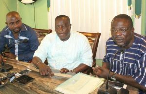 Commonwealth Games Trials: Oyo Boxing Boss Assures On Good Outing …The President General of the Nigerian Football and Other Sport Supporters Club, Dr. Rafiu Ladipo (middle) Secretary Nigeria of Nigerian Boxing Board of Control (NBB of C) Remi Aboderin (left) and Chairman, Oyo State Amateur Boxing Association (OSABA) Chief Baron Akintunde Opaleye (right) discussing the development of boxing...