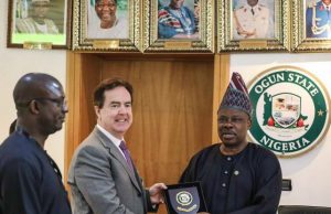 Repositioning Of Civil Service: DFID Partners Ogun State Governor Ibikunle Amosun, right, with the Head of the Department for International Development Regional office, Mr. Robert Watt