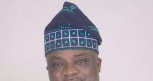 Senator Alli Joins Others To Mourn Demise Of Omodewu, Oyo APC Boss Isaac Omodewu