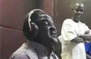 Day Abass Akande Obesere Was Held Hostage By Fans In Ibadan Abass Akande Obesere...inside the studios of Lagelu FM Radio in Ibadan...