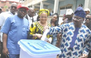Oyo LG Polls’ Rating: Adebayo Adelabu, Segun Odebunmi Differ From Unity Forum Oyo APC's guber hopeful, Chief Adebayo Adelabu, left, with Governor Abiola Ajimobi and wife during the elections held on Saturday...