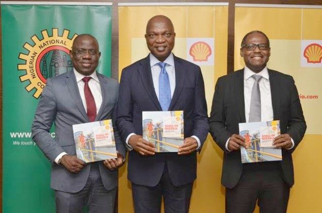 L-R: Managing Director, Shell Nigeria Exploration and Production Company (SNEPCo), Engineer Bayo Ojulari; Managing Director, The Shell Petroleum Development Companies of Nigeria Limited and Country Chair, Shell Companies in Nigeria, Osagie Okunbor and Managing Director, Shell Nigeria Gas, Mr. Ed Ubong at the Launching of the 2018 Shell Nigeria Briefing Notes.
